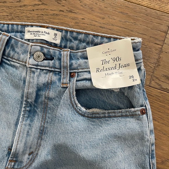 NWT Abercrombie & Fitch curve love high rise 90s Relaxed Jeans - Picture 2 of 3